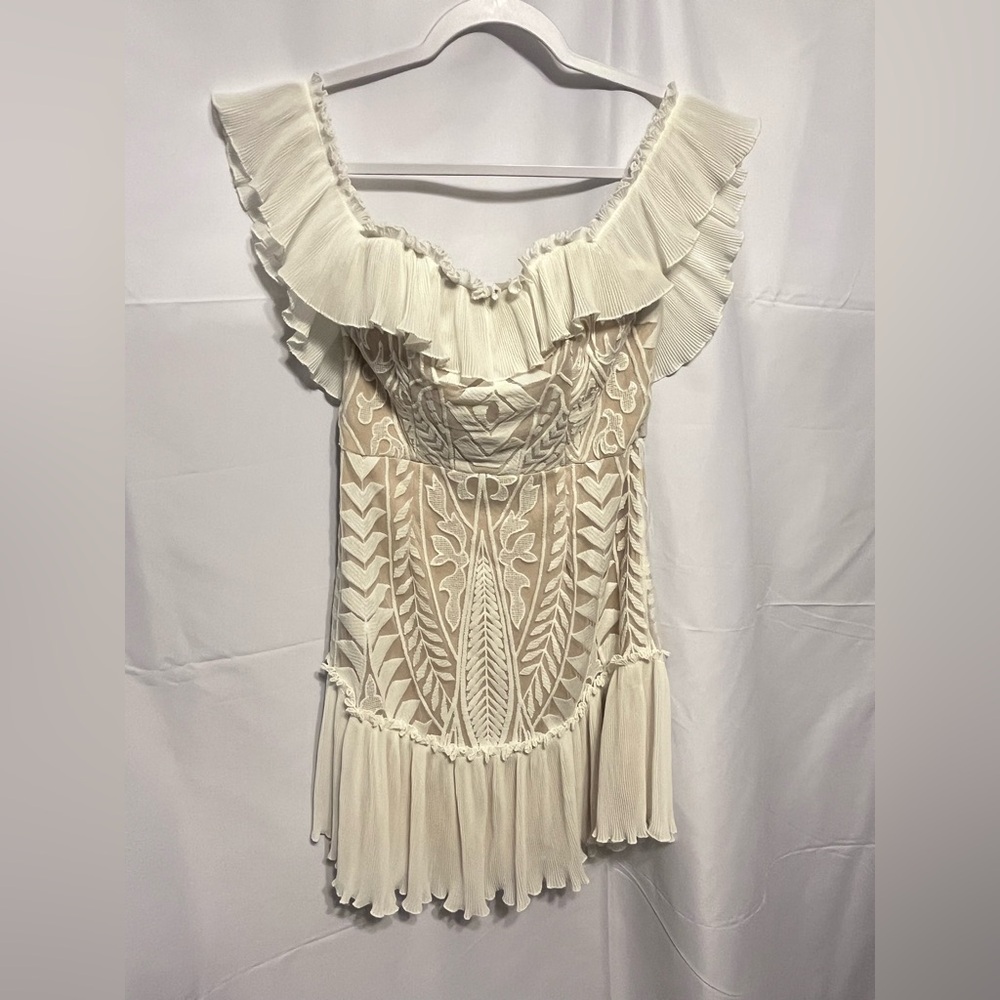 Selfie Leslie Cream Embroidered Ruffle Mini Dress Sz 6